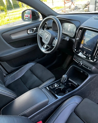 Volvo XC 40 cena 123000 przebieg: 166000, rok produkcji 2018 z Lewin Brzeski małe 232